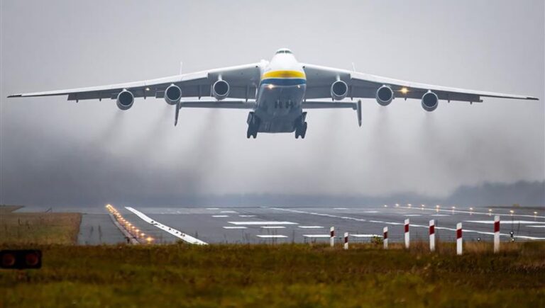 Antonov AN-124 surcando los cielos de Argentina