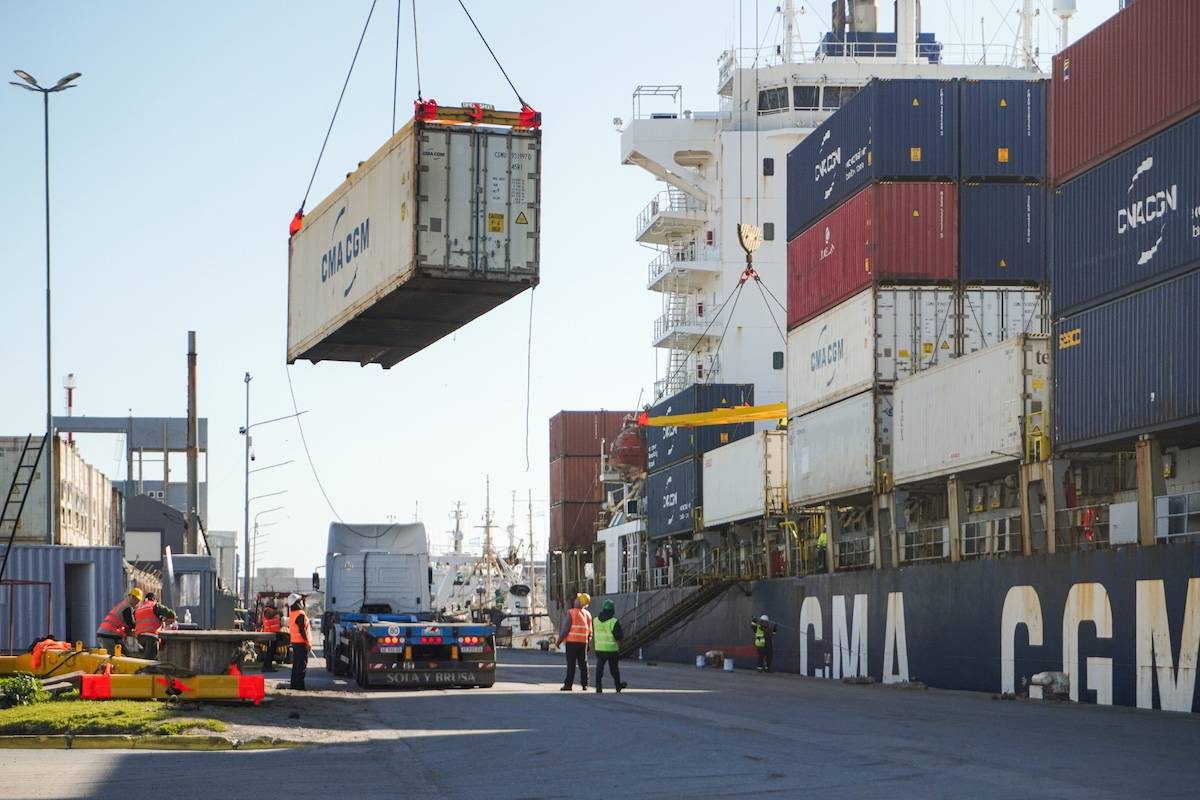 Buque de CMA CGM en el puerto de Mar del Plata antes del cese de operaciones