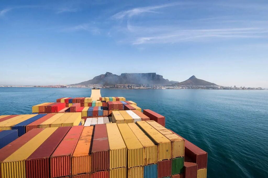 Desvío de buques por el Cabo de Buena Esperanza ante el cierre del Canal de Suez