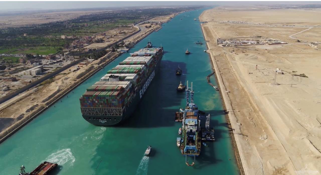 navieras asiáticas Suez tránsito 2025 Canal de Suez