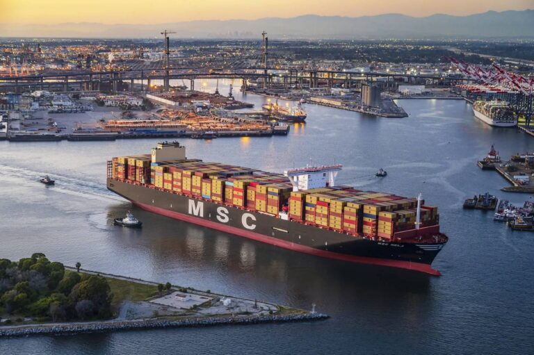 MSC amplía su flota con seis megabuques portacontenedores de 21.700 TEUs.
