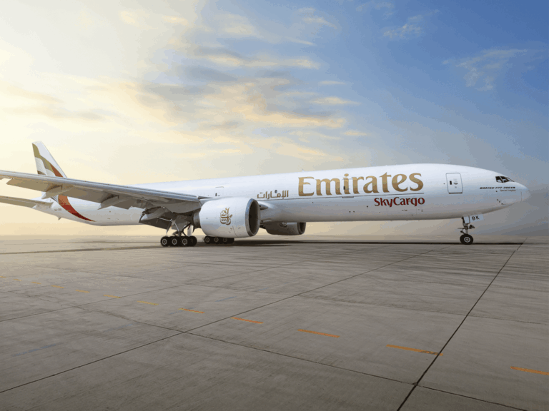 Boeing 777-300ERSF de Emirates SkyCargo en operación de carga aérea