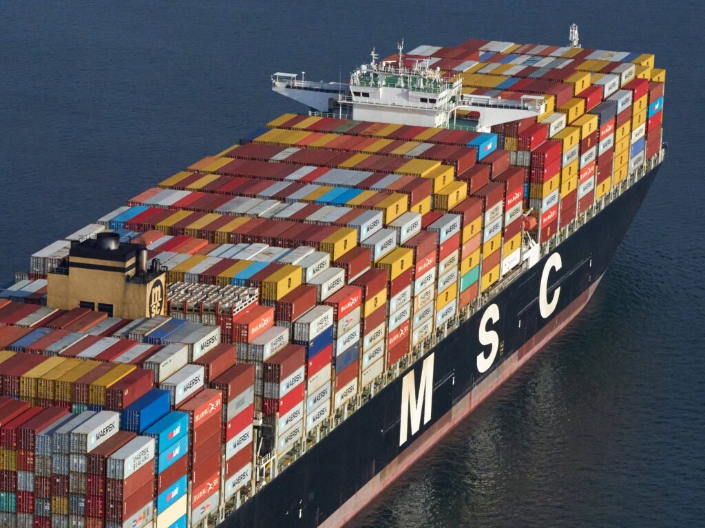 MSC amplía su flota de megabuques para aumentar su capacidad marítima.