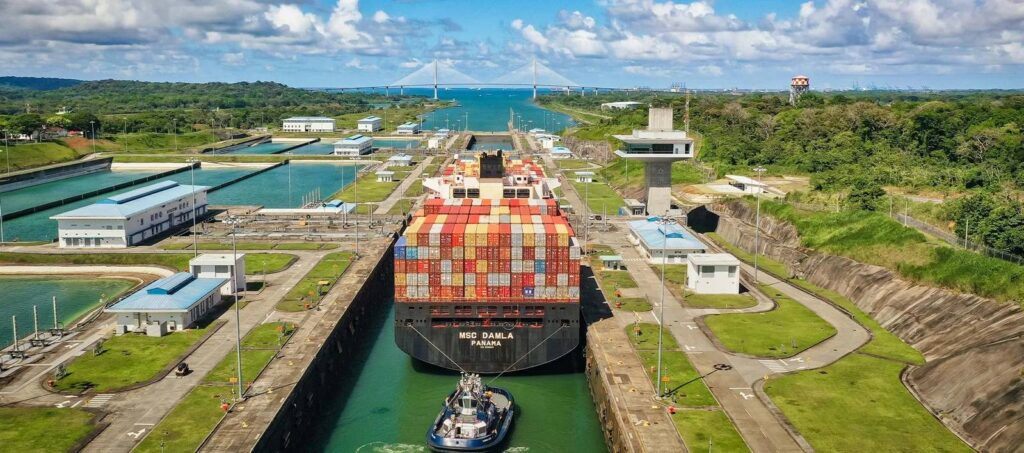 Mapa del Canal de Panamá y ubicación de puertos estratégicos
