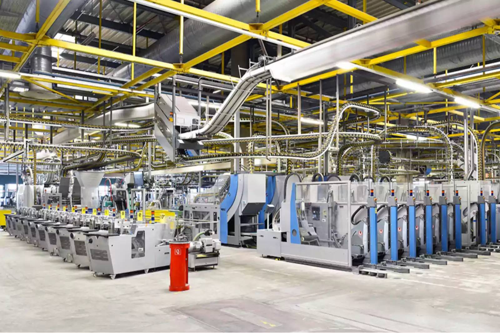 Maquinaria industrial moderna en puerto argentino