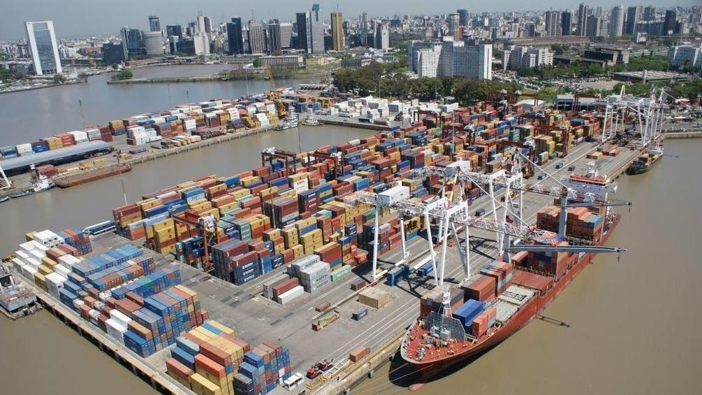 Importaciones argentinas frente a la congestión en puertos asiáticos y los retrasos marítimos.