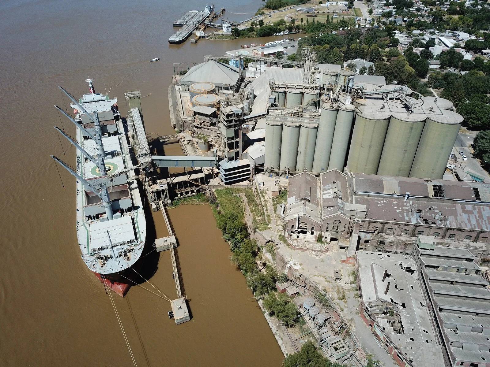 Nodo agroexportador mundial del Gran Rosario sobre el río Paraná