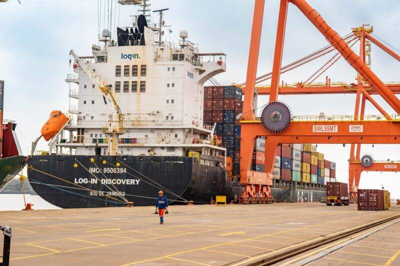 Operaciones portuarias en TecPlata Puerto La Plata.