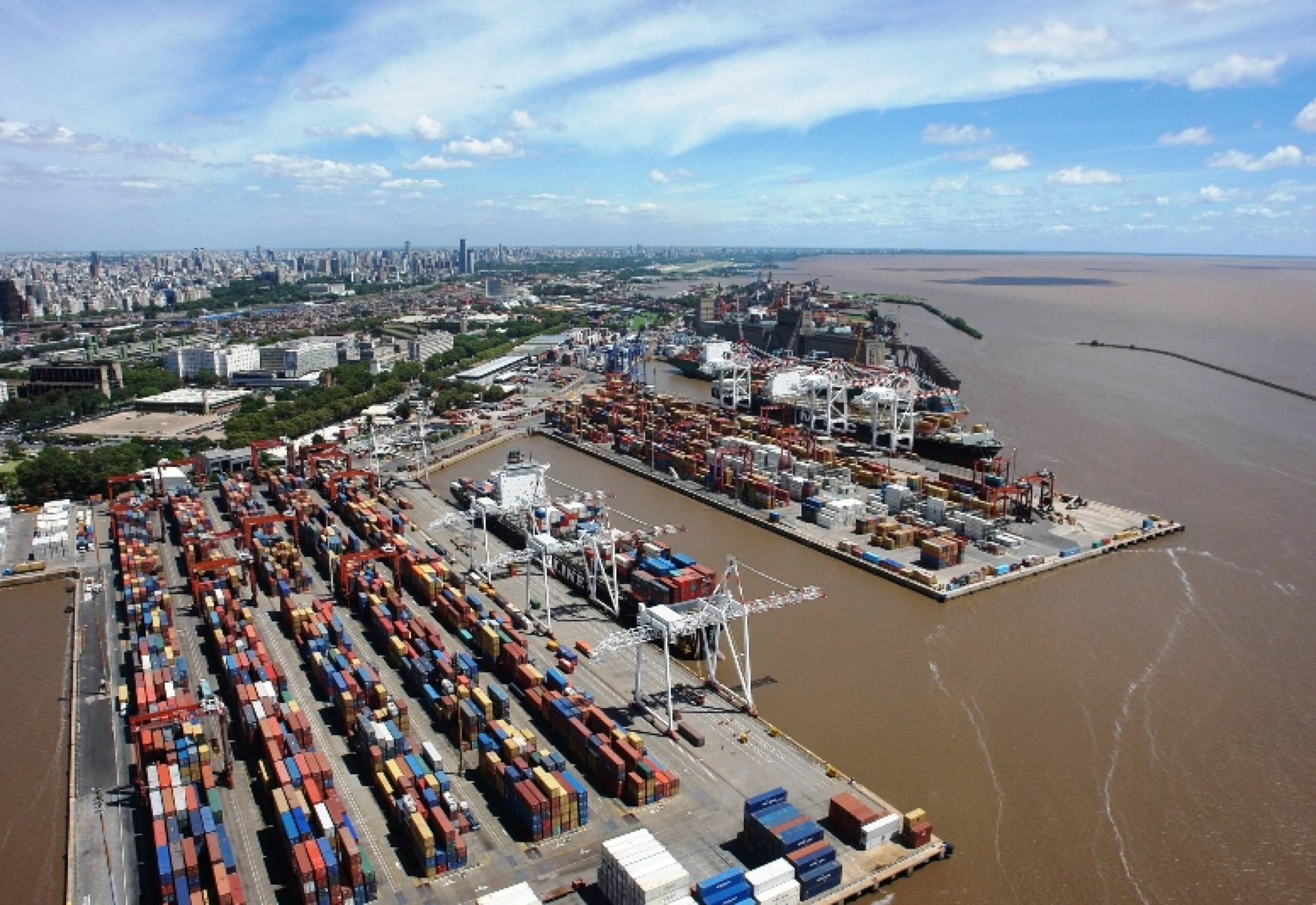 Imagen del puerto de Buenos Aires durante el cierre de la Terminal 4