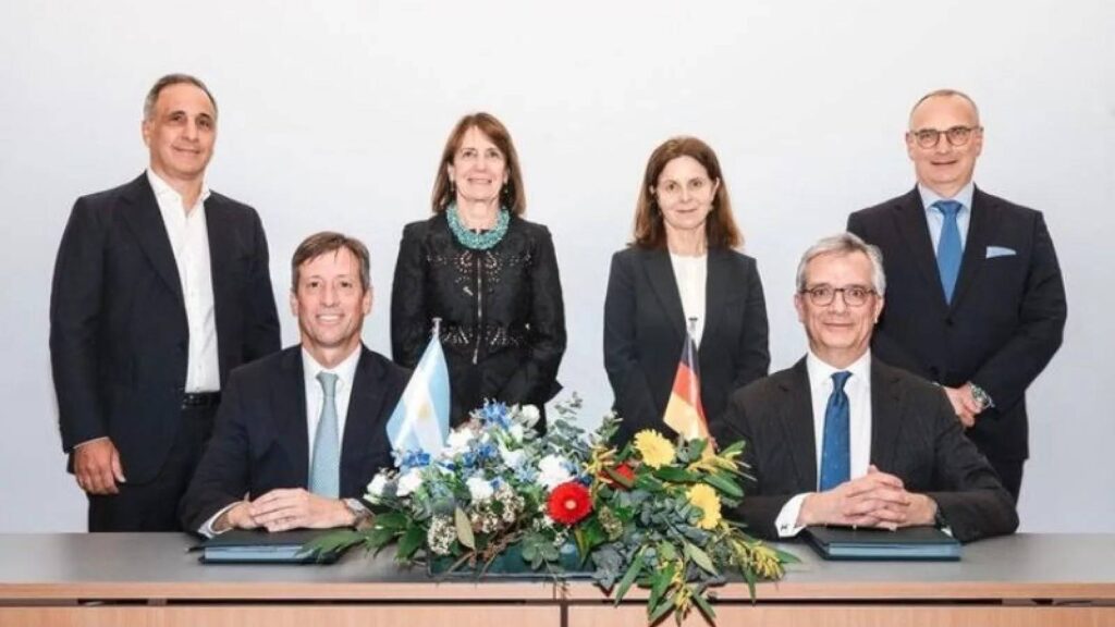 Firma del acuerdo histórico para el GNL argentino entre Southern Energy y SEFE en Berlín