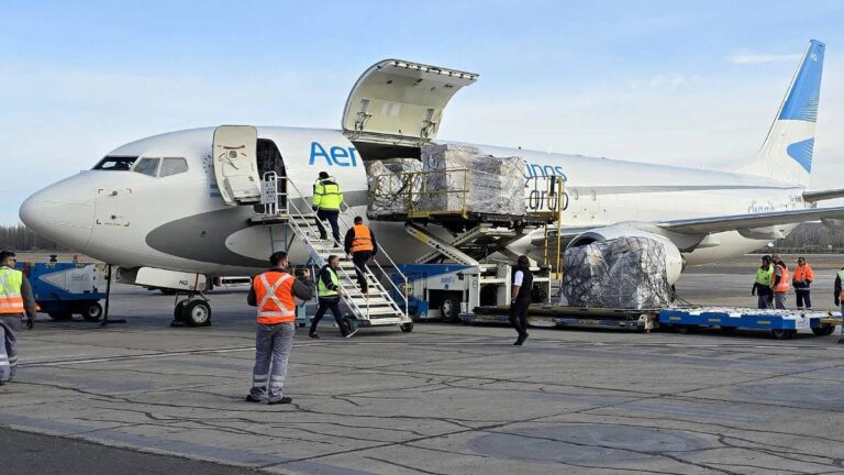 carga aérea regional en plataforma logística internacional