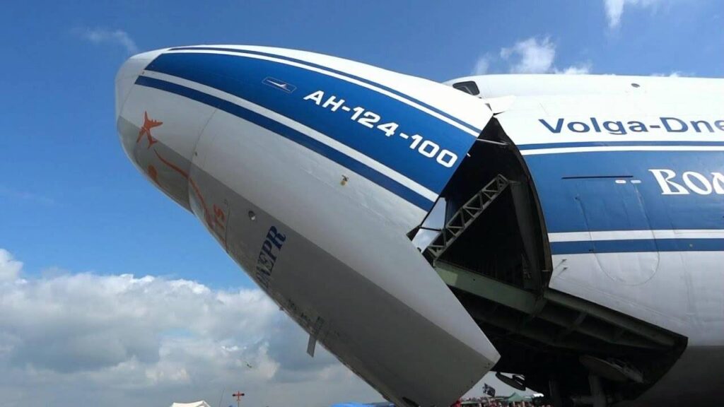 Antonov An-124 Ruslan con ayuda humanitaria para Venezuela