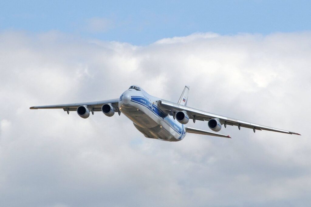 Antonov An-124 Ruslan en una operación de transporte estratégico