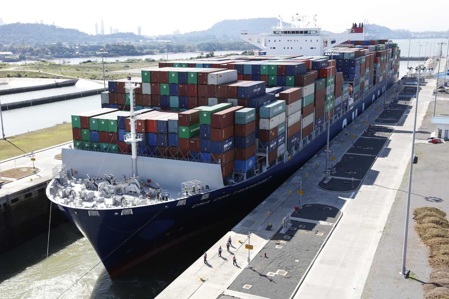 Canal de Panamá con buques en tránsito durante 2026