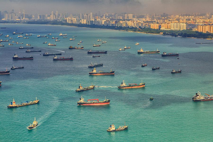 Congestión portuaria en Asia que afecta la puntualidad marítima mundial.
