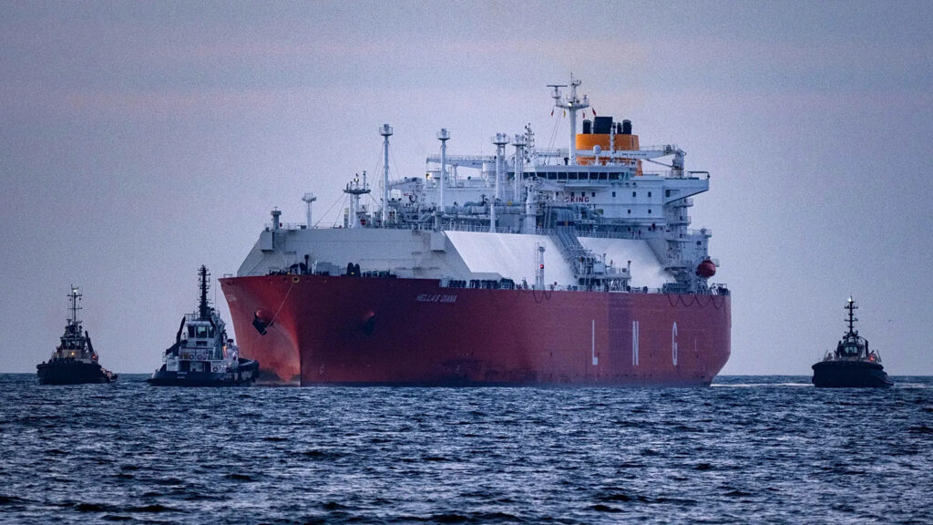 Metanero de GNL rumbo al Estrecho de Ormuz