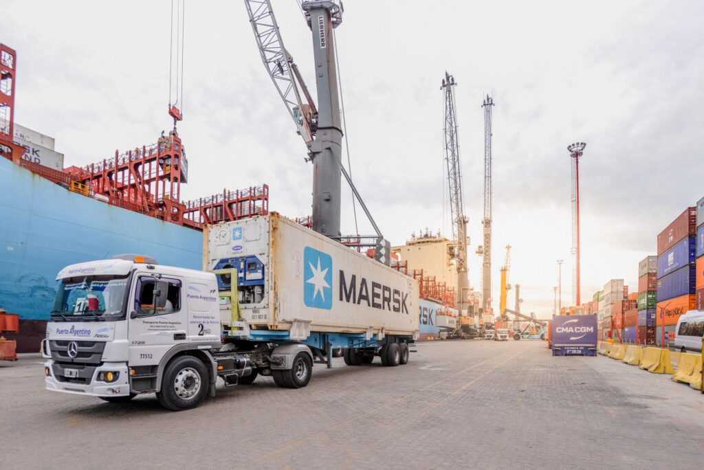 : Transporte marítimo y terrestre para exportaciones argentinas en contenedores.