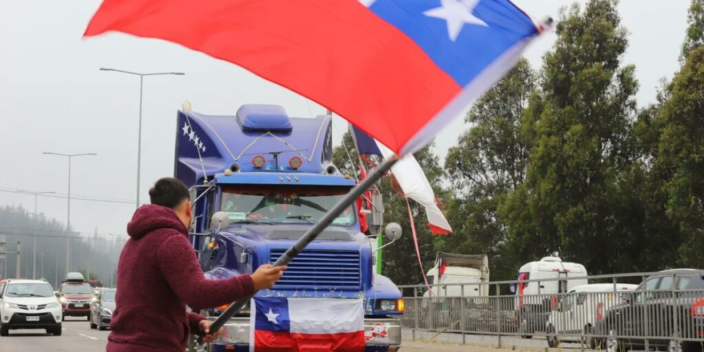 Combustibles en Chile y medidas de alivio para transporte público y taxis