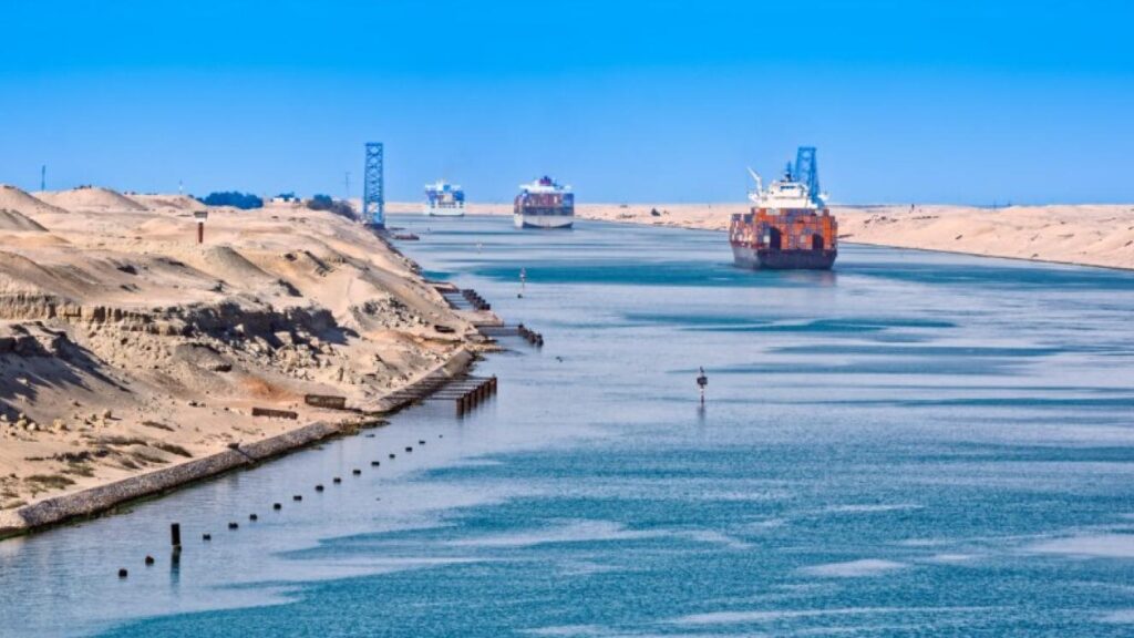 tráfico Canal de Suez y logística de contenedores para comercio exterior