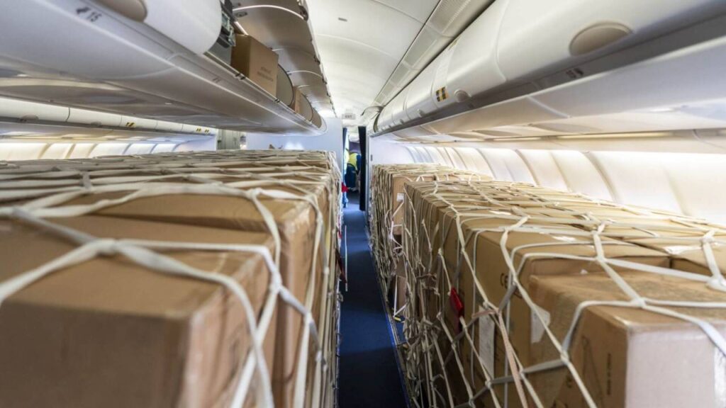 Preparación de bultos para transporte de carga aérea