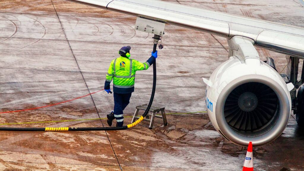 costos de carga aérea presionados por menor disponibilidad de combustible