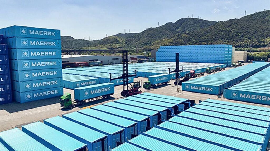 Contenedores fabricados en India en terminal logística