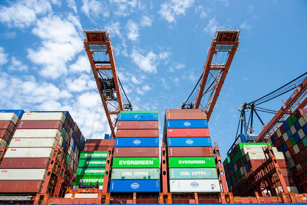Movimiento de exportaciones argentinas en contenedores en terminales portuarias.