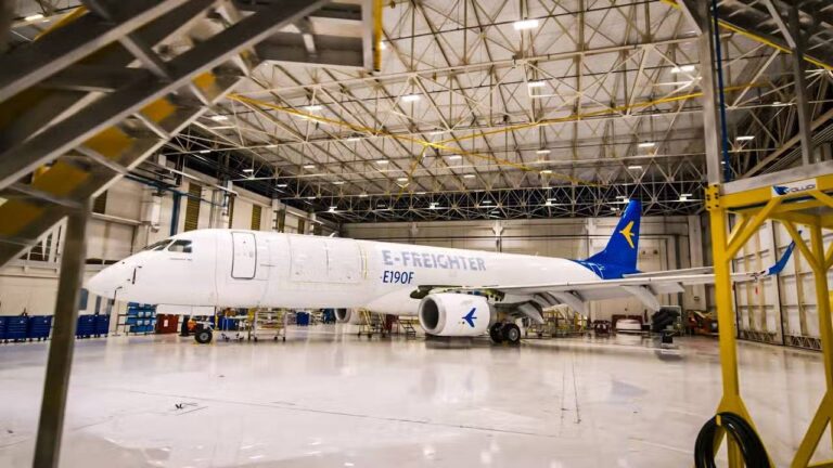 Embraer E190F carguero en operación logística aérea