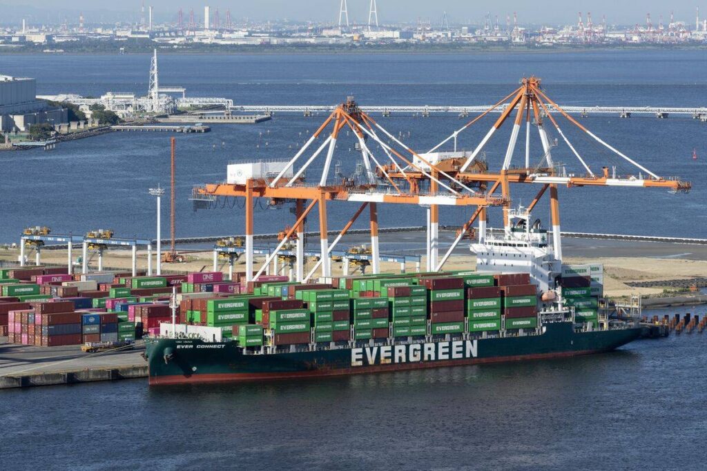 Evergreen impulsa el transporte marítimo sostenible con buques GNL