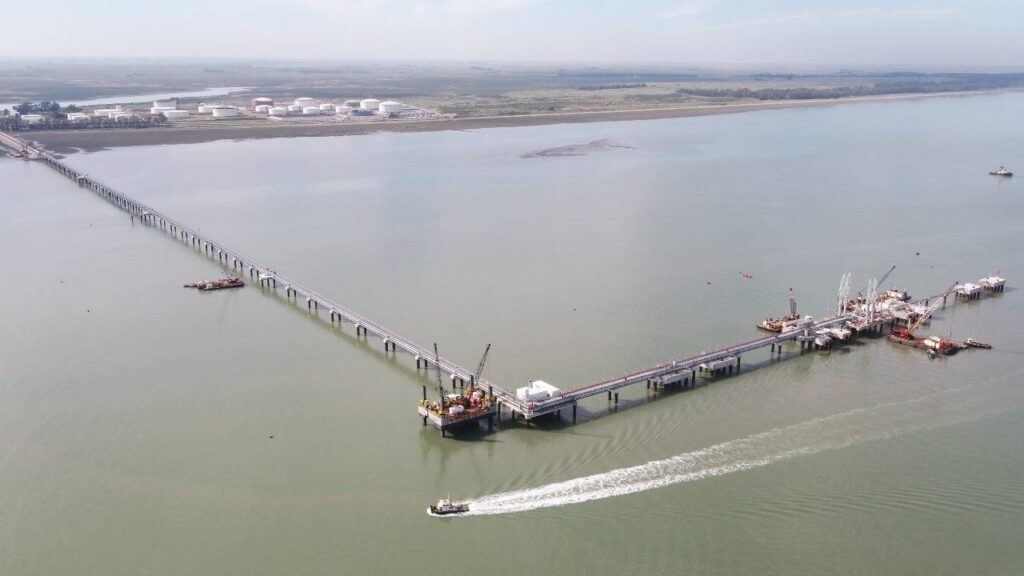 primera exportacion de petróleo desde Puerto Rosales