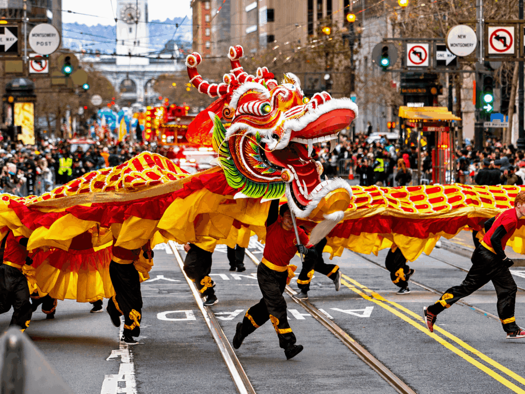 Celebraciones de la Golden Week China con banderas y actos por el Día Nacional