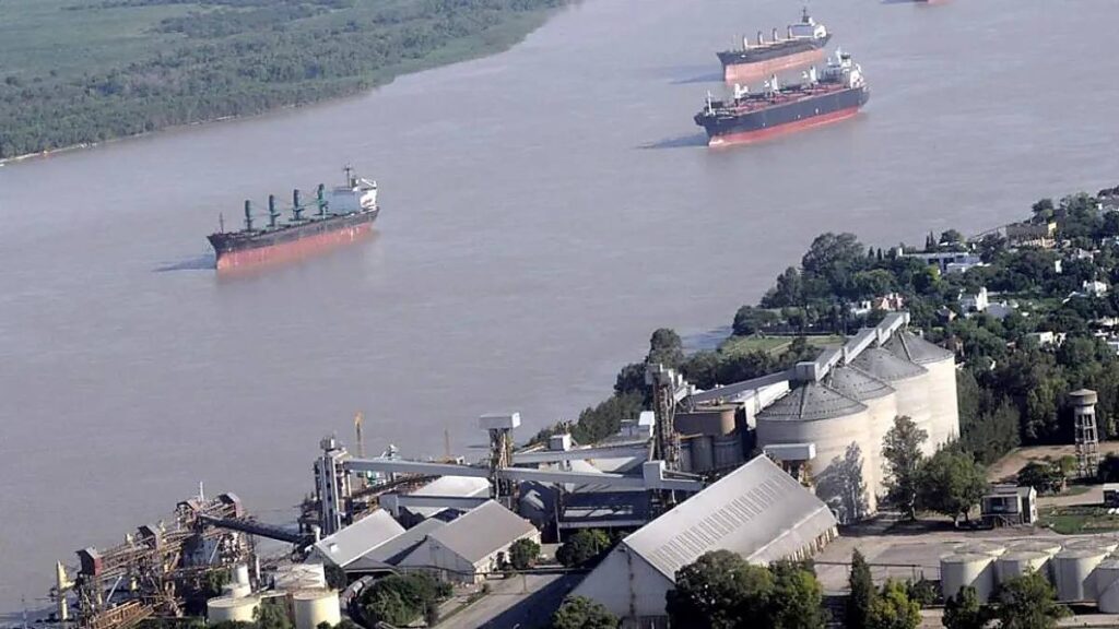 Infraestructura portuaria de la Hidrovía argentina para exportaciones.