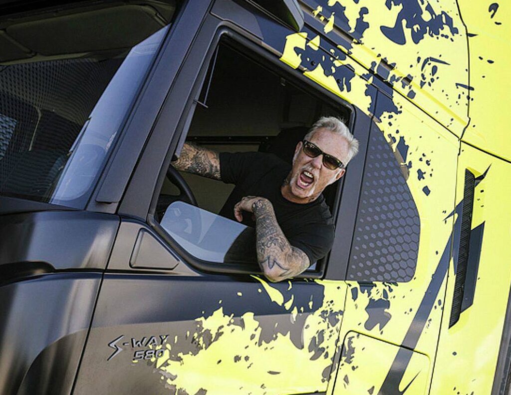 james Hetfiled cantante de metallica en un IVECO S-way que se utilizo en la gira M72 de Metallica
