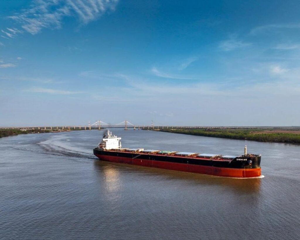 Nuevas reformas e infraestructura fluvial para las exportaciones argentinas.
