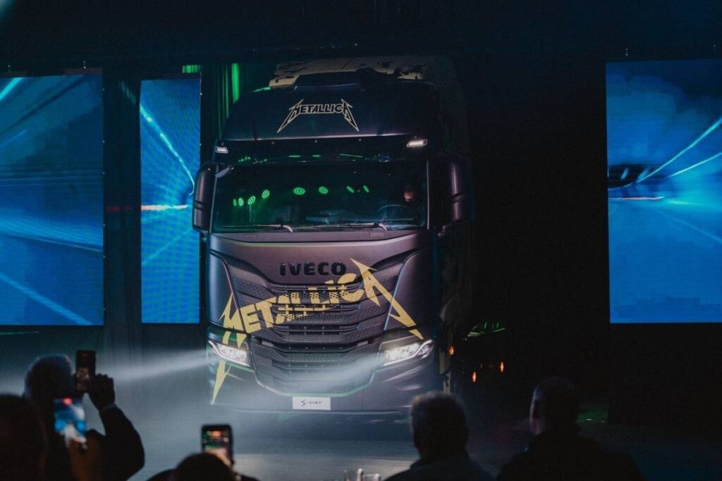 Camión IVECO S-Way edición especial Metallica en Argentina