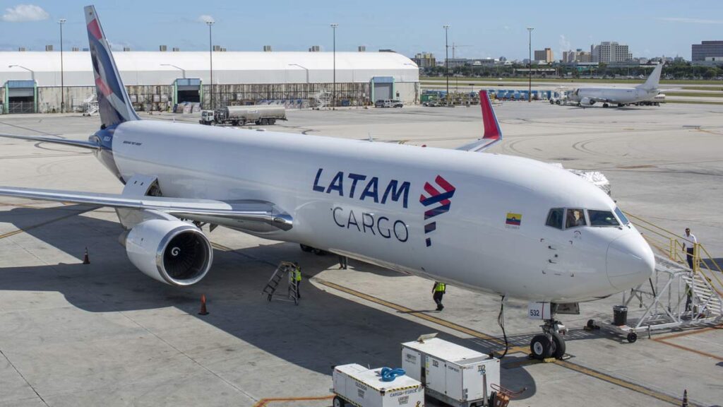 LATAM Cargo Argentina en operación de carga aérea internacional