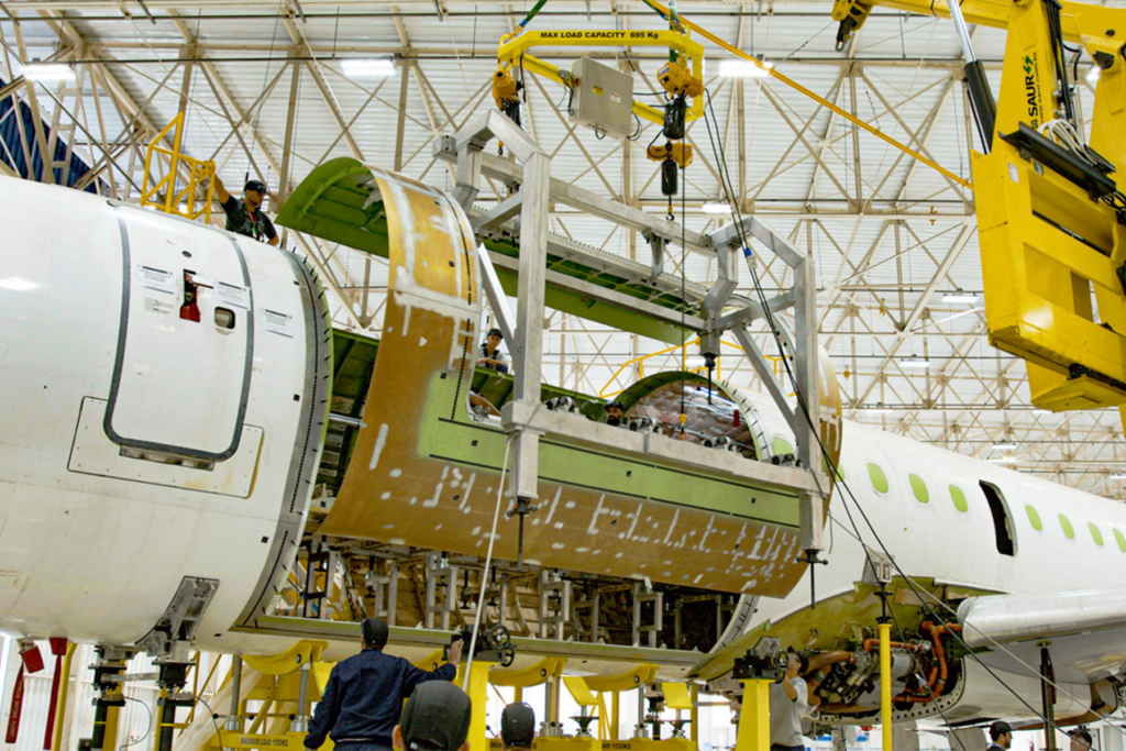 Conversión de Embraer E190F carguero