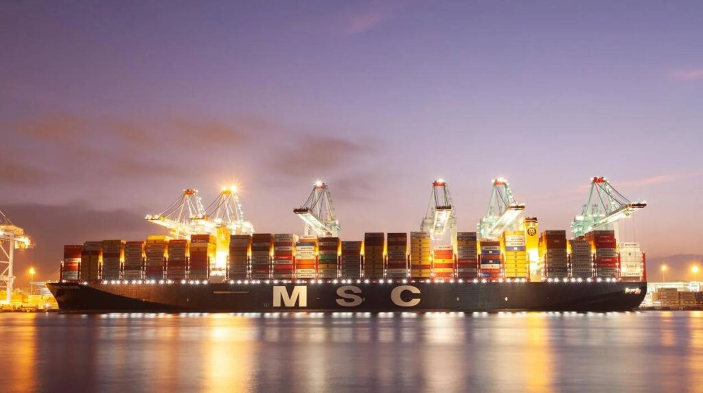 rutas marítimas Sudamérica en terminal portuaria de contenedores