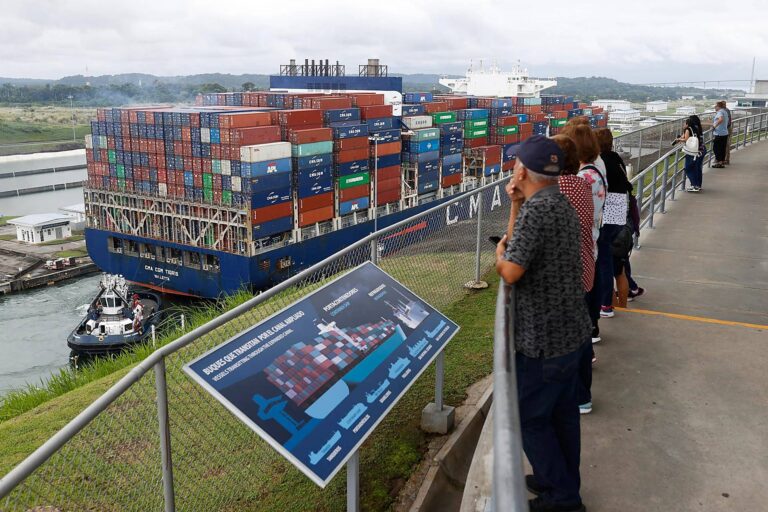 Canal de Panamá reduce tránsitos por falta de lluvias