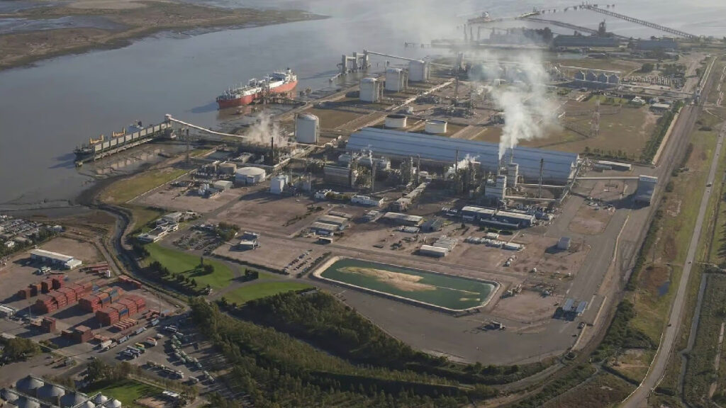 Megaplanta de urea junto al Puerto de Ingeniero White