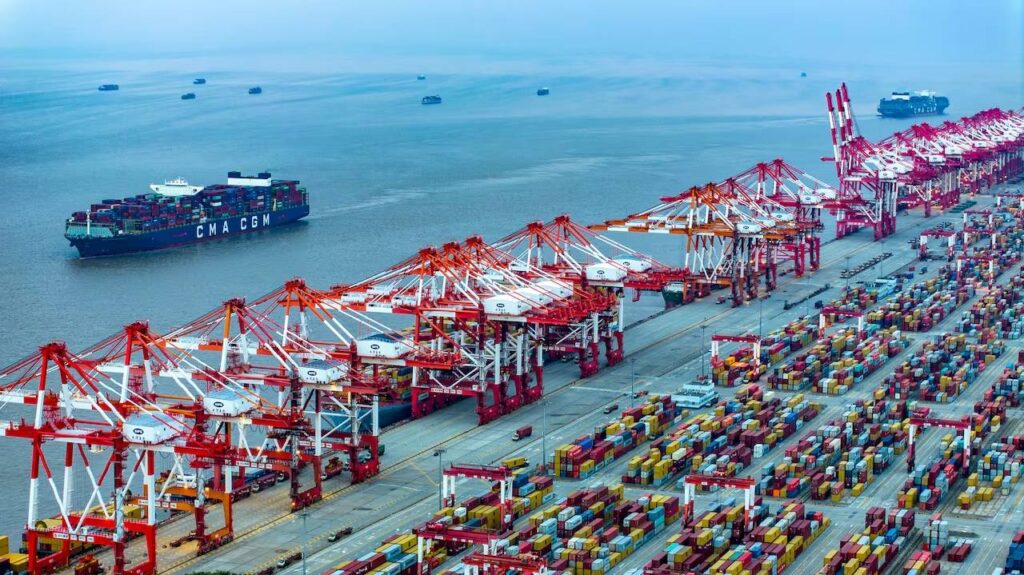 Puerto de Shanghái supera los 40 millones de TEU en 2025