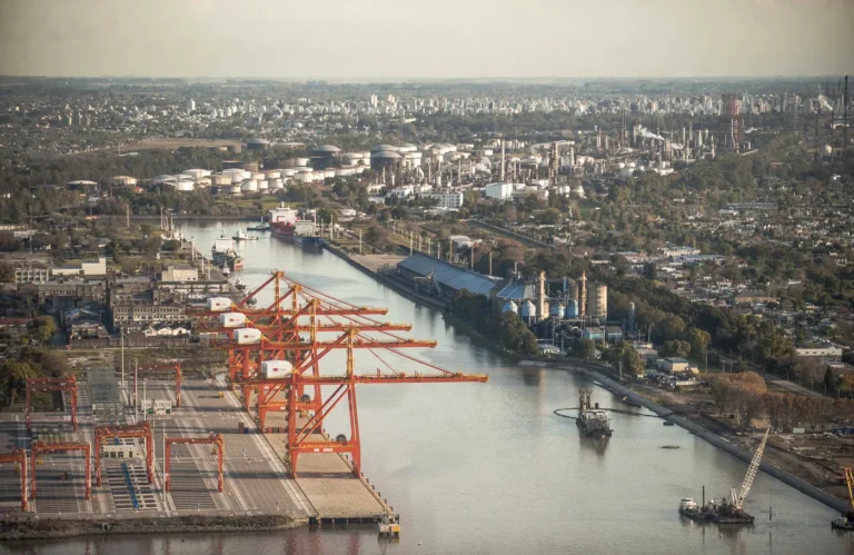 exportar GNL desde Puerto La Plata con infraestructura energética argentina