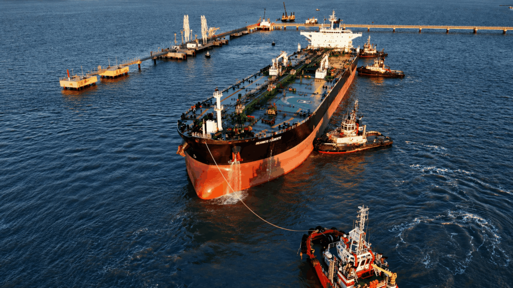 exportación de crudo en Puerto Rosales desde el nuevo muelle