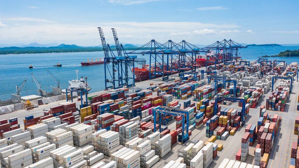 Sobrecapacidad marítima y transporte de contenedores en Sudamérica