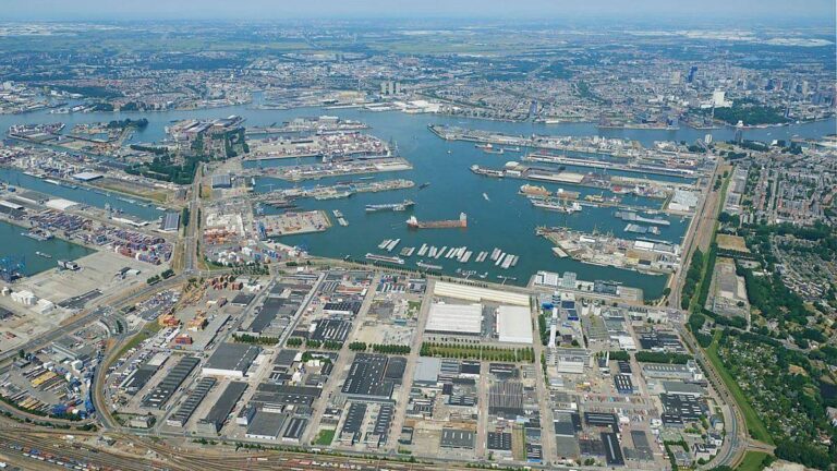 Puertos europeos y terminal de contenedores en Rotterdam