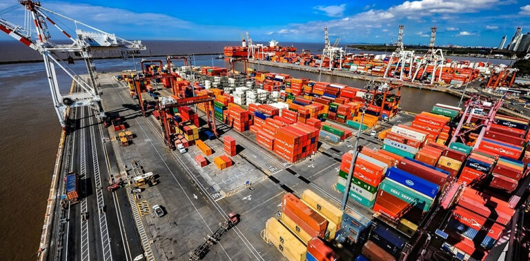 Exportaciones argentinas 2026 en un puerto de Argentina