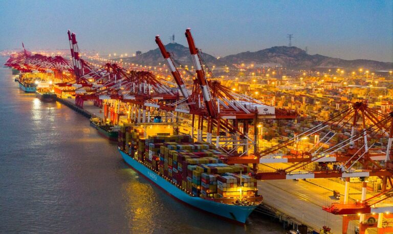 Congestión portuaria en China tras el tifón Dolphin