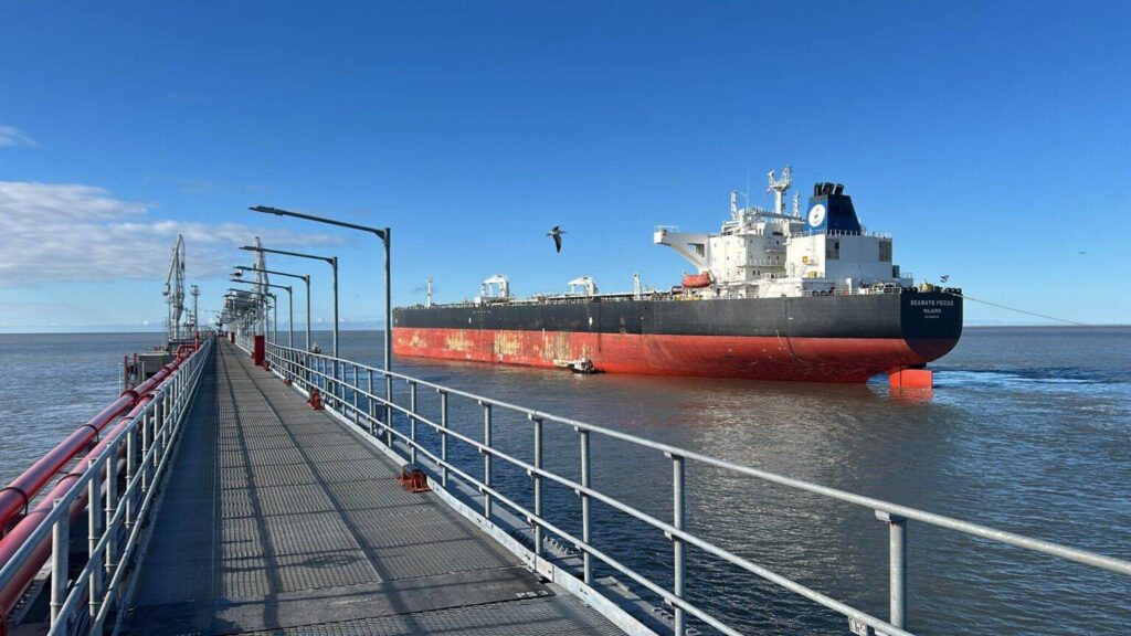 Rutas logísticas del petróleo argentino con salida por Puerto Rosales