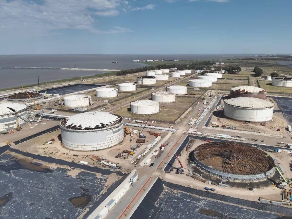 infraestructura para la exportación de crudo en Puerto Rosales