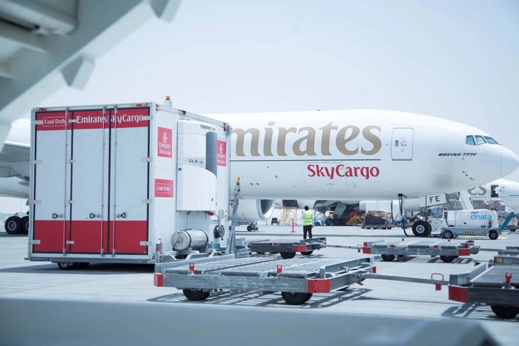 Boeing 777-300ERSF conectado al hub logístico de Dubai